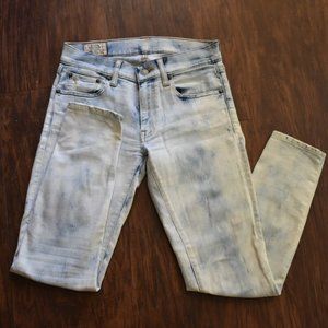 Light wash skinny jeans size 26